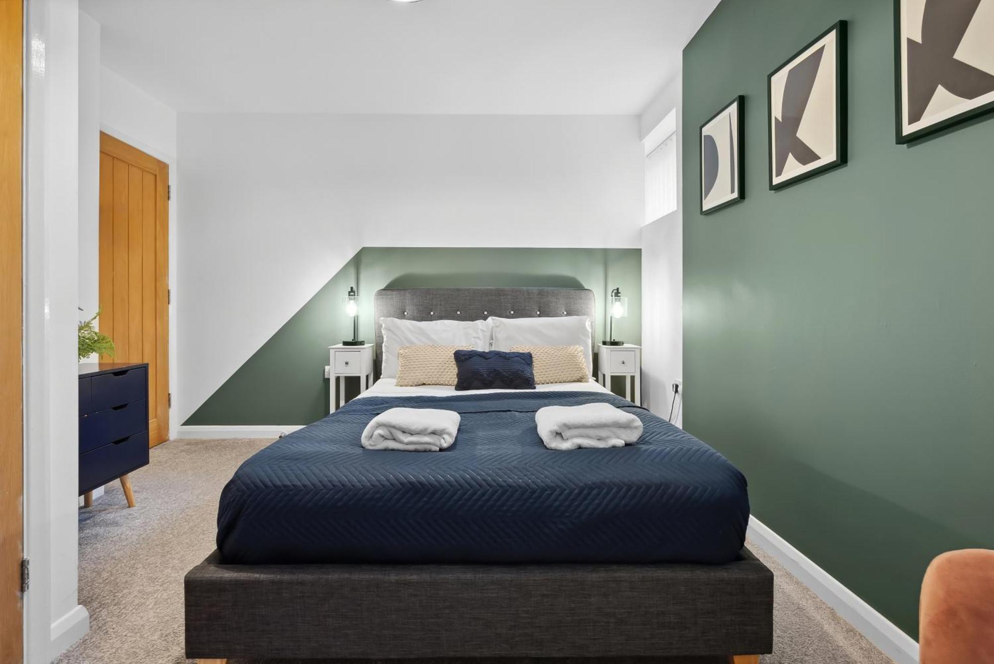 Corinium Lodge - Town Centre Apartment سيرنسيستر المظهر الخارجي الصورة