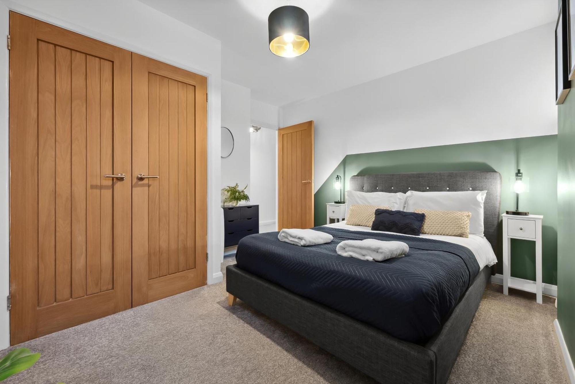 Corinium Lodge - Town Centre Apartment سيرنسيستر المظهر الخارجي الصورة
